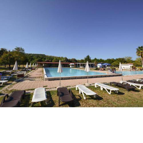 Welcoming mobile home in Marina di Altidona with shared pool