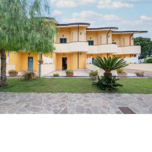 Welcoming Villa in Paestum with Shared Swimming Pool