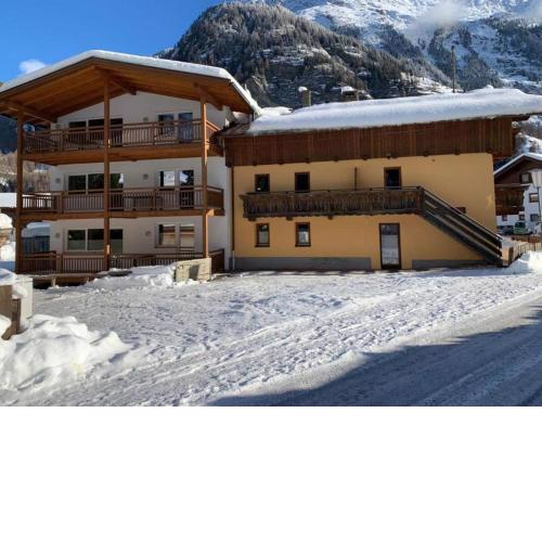 Well kept Apartment in L ngenfeld with Eat in Kitchen