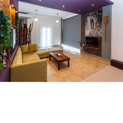 West coast chris house