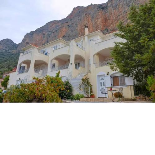 West Red Rock and View Leonidio maisonette studio