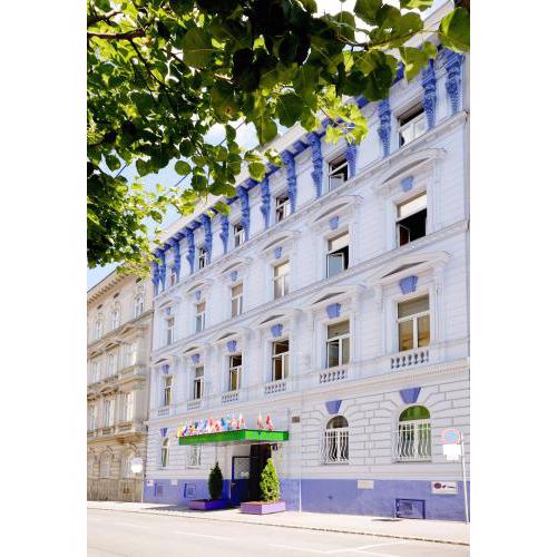 Westend City Hostel