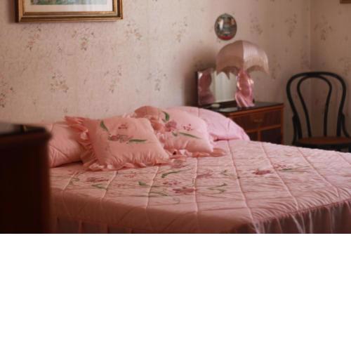 White and pink rooms