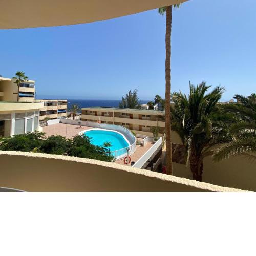 White and Quiet! Modern apartment in San Agustin