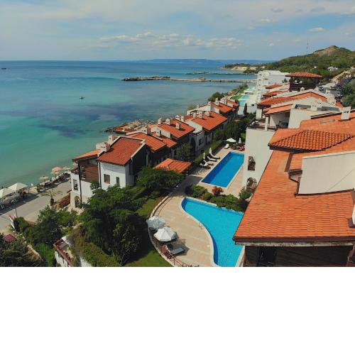 White Coast Beach Apartments