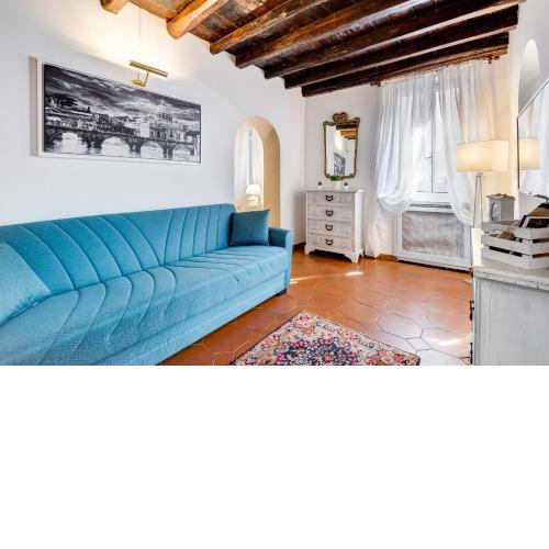 White Coronari Apartment
