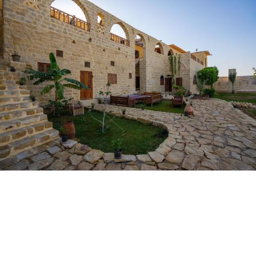 White Horse - Tunis Village