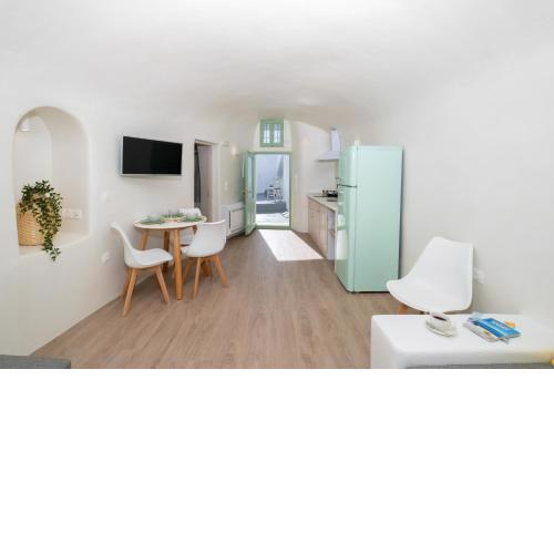 White Orchid Cave House & Studio