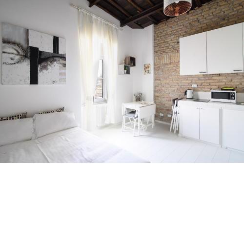 White Ostilia Apartments