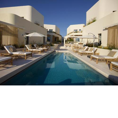 White Pebble Suites