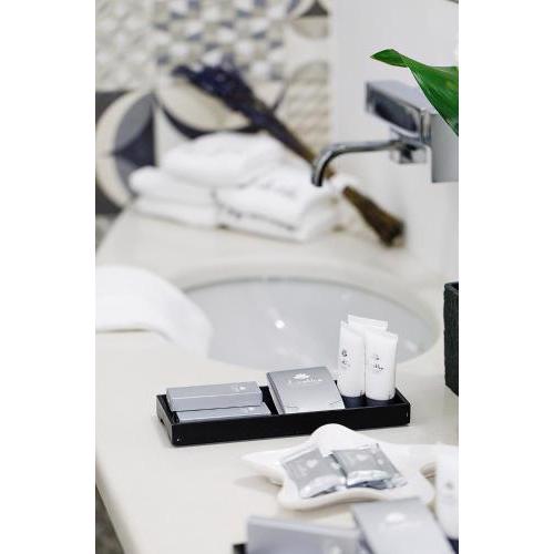 White Stylish Apartment 3