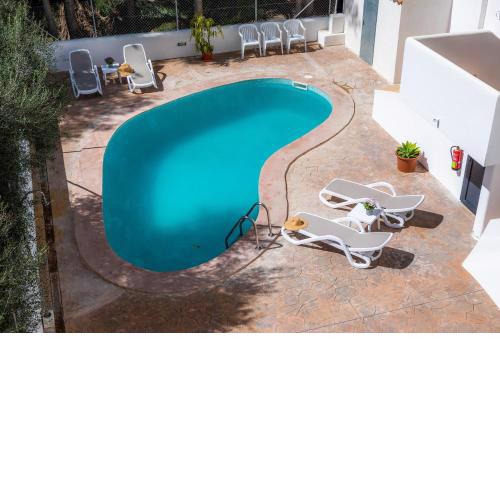 White suites 3