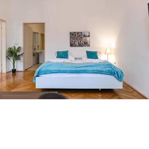 Wiener Stadthalle 2BR City Stay w/ King Beds