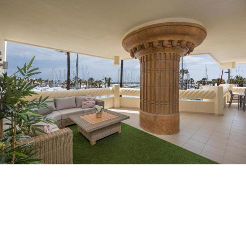 WintowinRentals Luxury and Sea View inside Puerto Marina