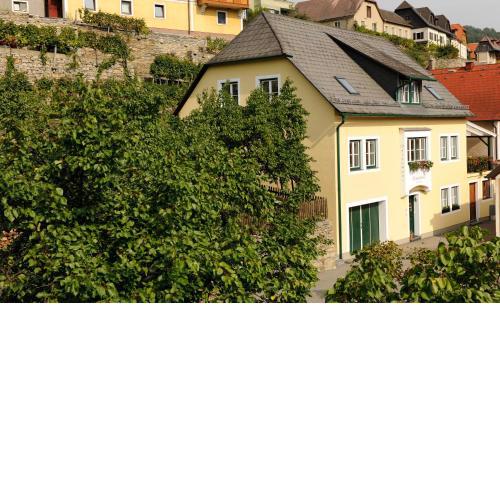 Winzerhof & Gästehaus Bernhard