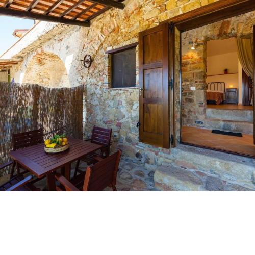 With terrace and air conditioning 2 steps from the sea