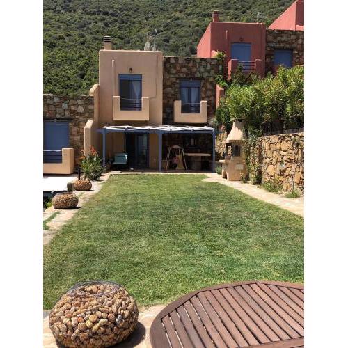 Wonderful maisonette overlooking the Aegean Sea
