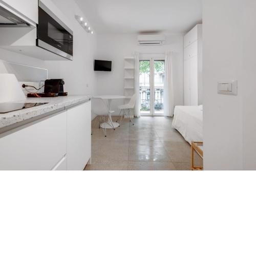 Wonderful studio in Pta romana 10 mins from Duomo by Easylife