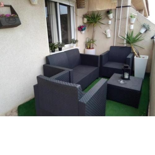 Wonderful top floor apartment ideally located between sea and the city center