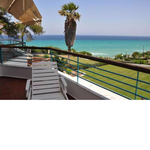 Yades elegant villa 2 minutes away from the beach
