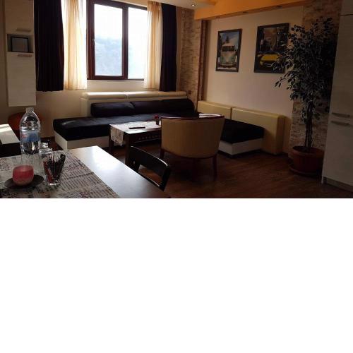 Yana Apartments
