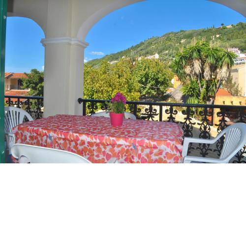 Yannis - Holiday Apartments on Agios Gordios Beach in Corfu