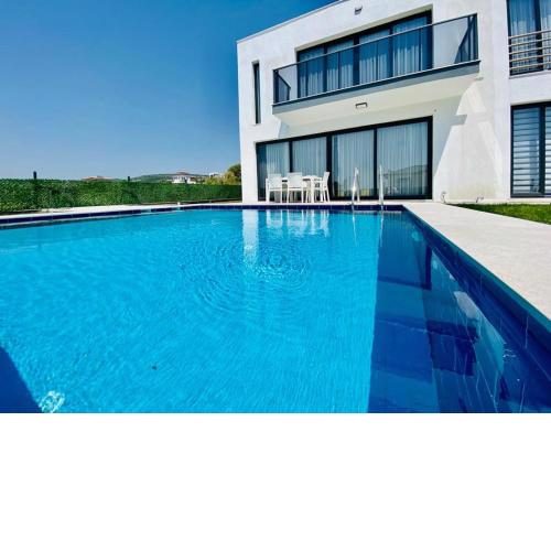 YAYLAKOY ozel havuzlu private villa