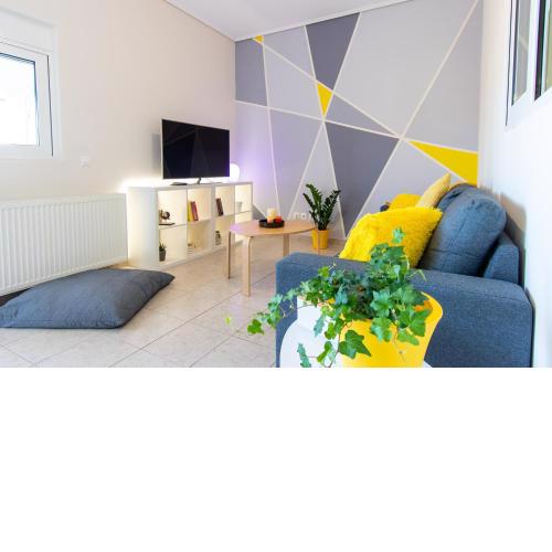 YelaYellow House Near to Airport, Rafina Port and Metropolitan Expo