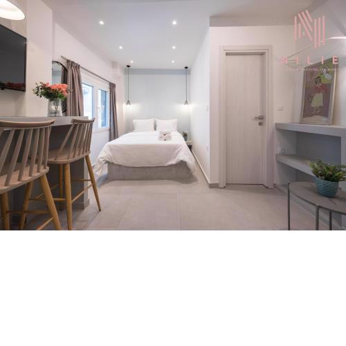Yellow Door, Nilie Hospitality MGMT