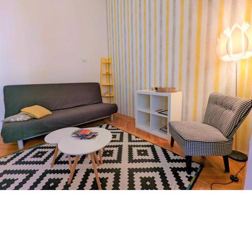 Yellow House - Large central one-bedroom