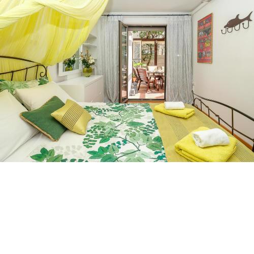 Yellow Sun Marine Apt