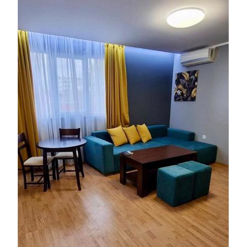Yellow&Magenta appartment