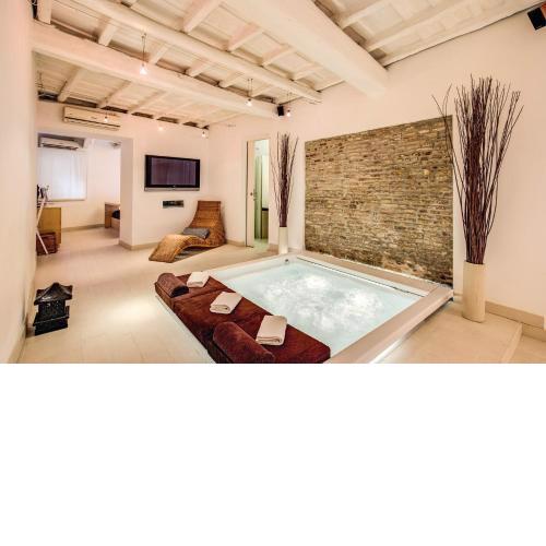 YH Jacuzzi Suite
