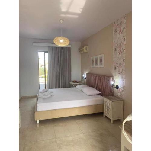 Yianna Apartments