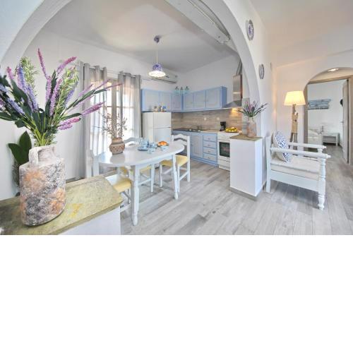 Yianna Sunny Studios