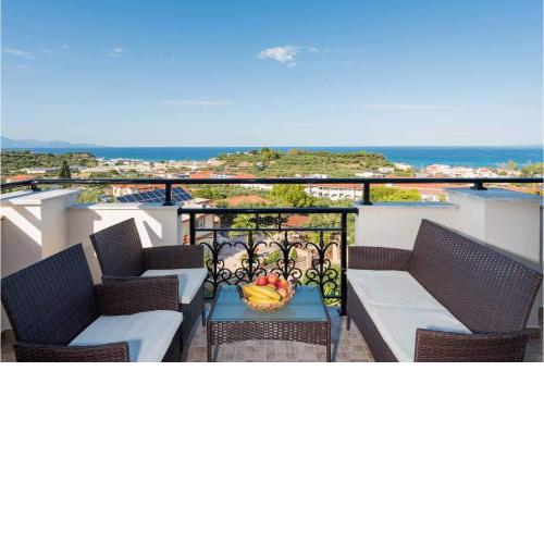 Yiannis Large Studio with Sea View