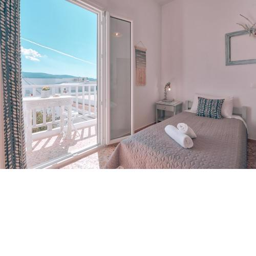 Yiasemi Rooms & Studios