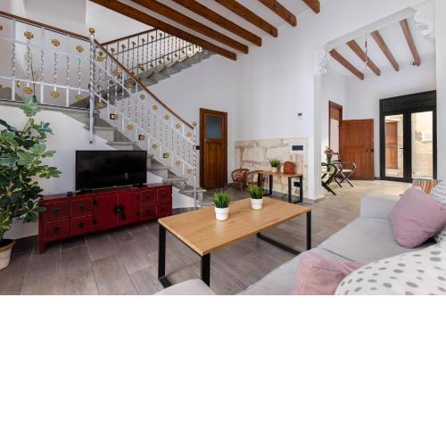 YourHouse Can Jordi, air conditioned holiday house with private pool