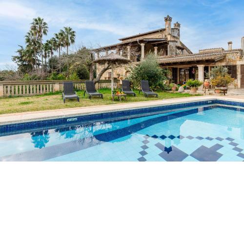 YourHouse Deulosal, apartment in rural house with pool