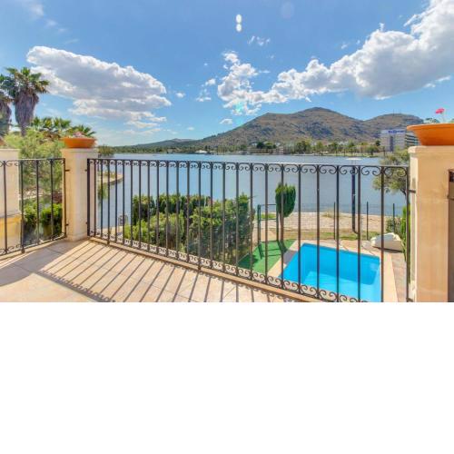 YupiHome Holiday Home Live, Love & Laugh