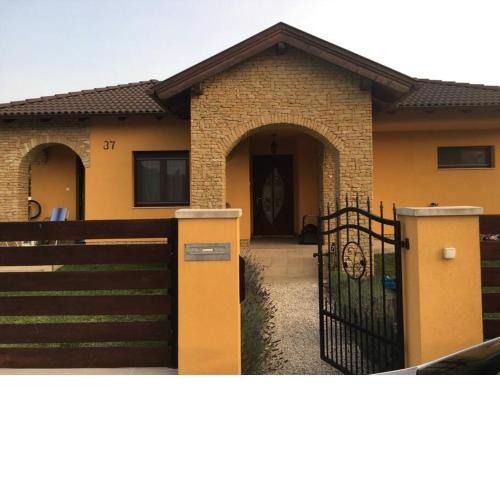 Zamardi nice house close to Balaton