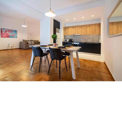 Zan Moreas, Beautiful apartment in Koukaki
