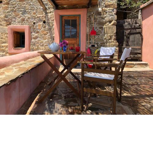 ZARTA a Cosy Stone Village House with Splendid View