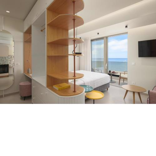 Zefyros Seafront Suite Studio