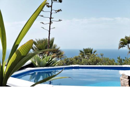 Zen Republic, private outdoor jacuzzi & pool with stunning ocean views