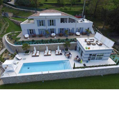 Zeno Suites