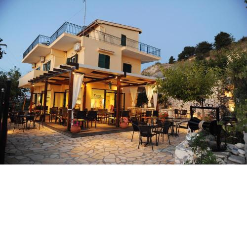 Zephyros Rooms And Apartments