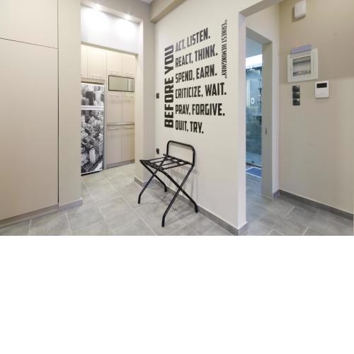 “ZEUS”, STYLISH LUXURY BUSINESS SUITE in the heart of Athens.