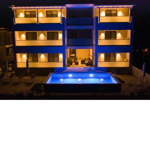 Zisis Suites