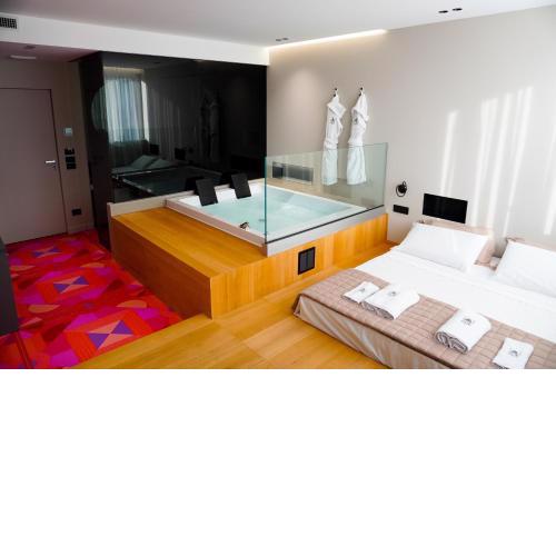 ZOE LUXURY SUITES